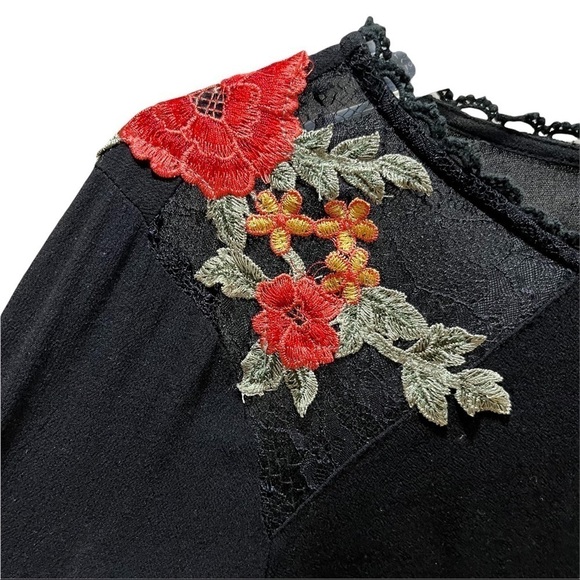 UMGEE Black High Low Hem Red Floral Embroidered  Sleeves Boho Tunic Top Sz S - Picture 8 of 8